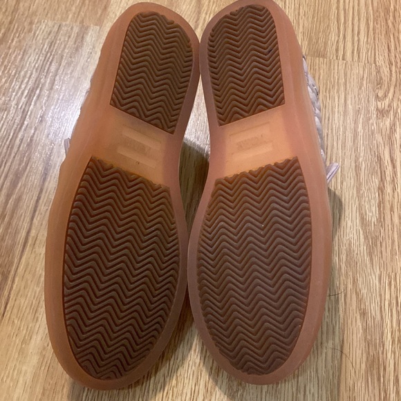 TOMS women’s high top slip on sneakers. - Picture 6 of 7